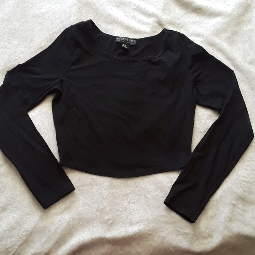 Black long sleeve croptop